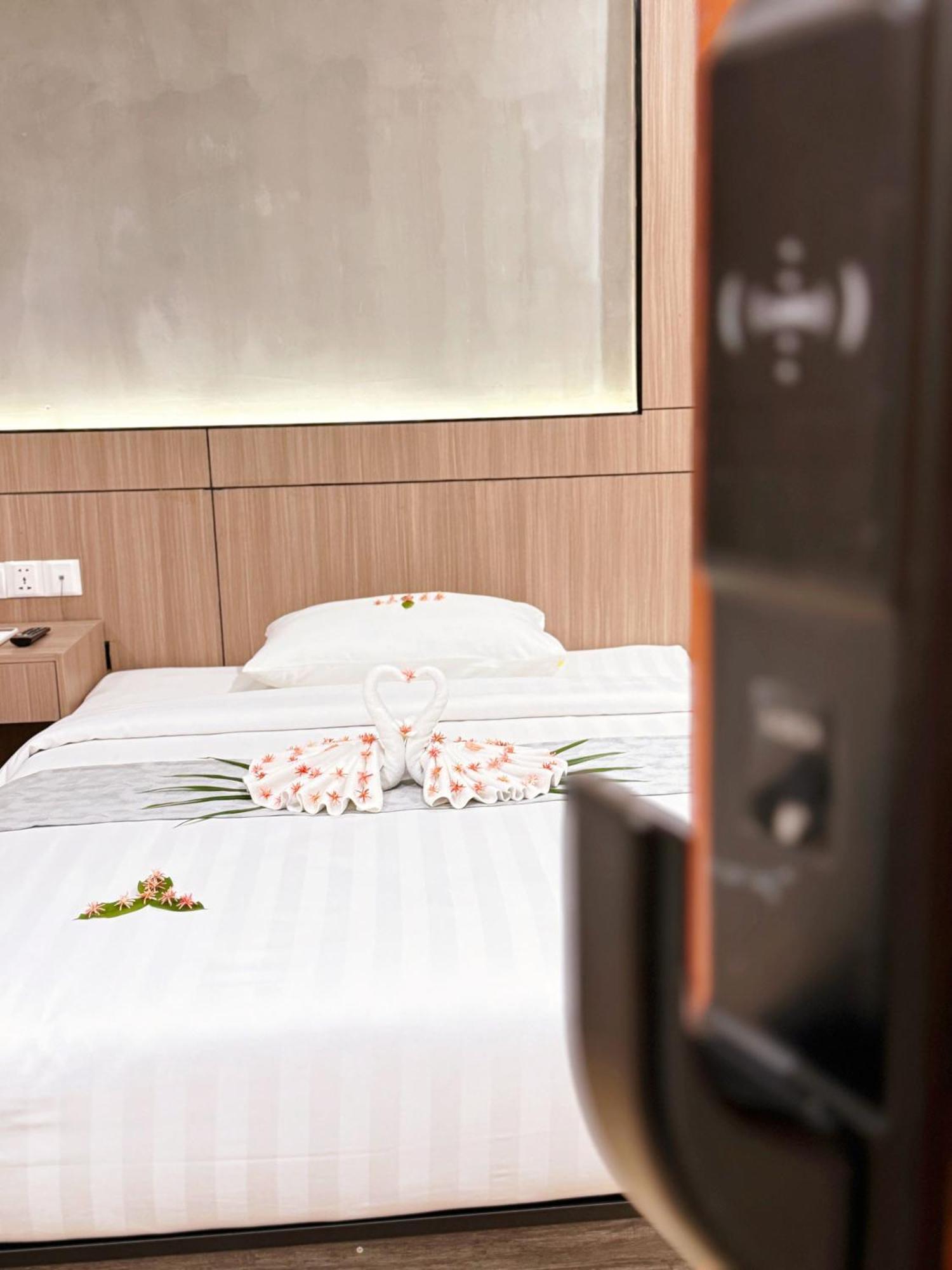 Joli Hotel بنوم بنه المظهر الخارجي الصورة